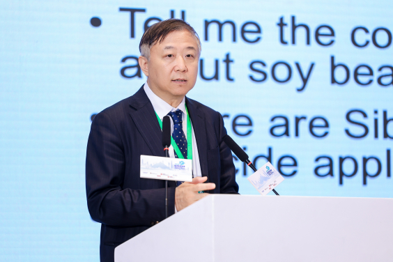 香港大學副校長（學術發展）及氣候與碳中和研究院創院總監宮鵬教授主持題為「AI推動的地球數據與分析（AI for Earth）」的專題討論。